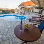 Σπίτι διακοπών Near Zadar With Private Pool Islam Latinski