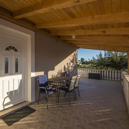 펜션 Near Zadar With Private Pool