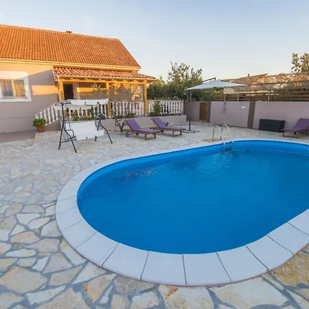 Charming With Private Pool *