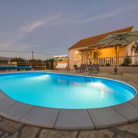 Casa vacanze Charming With Private Pool
