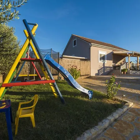Charming With Private Pool Islam Latinski