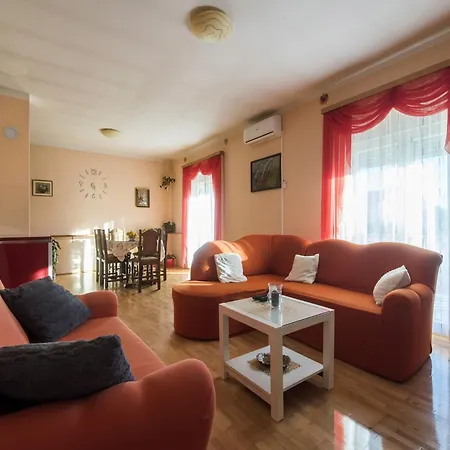 Near Zadar With Private Pool Vakantiehuis