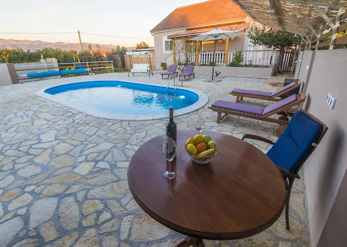 Holiday home Near Zadar With Private Pool Islam Latinski